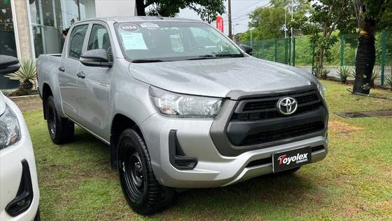 TOYOTA HILUX 2.8 D-4D TURBO DIESEL CD POWER PACK 4X4 MANUAL TOYOTA HILUX 2.8 D-4D TURBO DIESEL CD POWER PACK 4X4 MANUAL